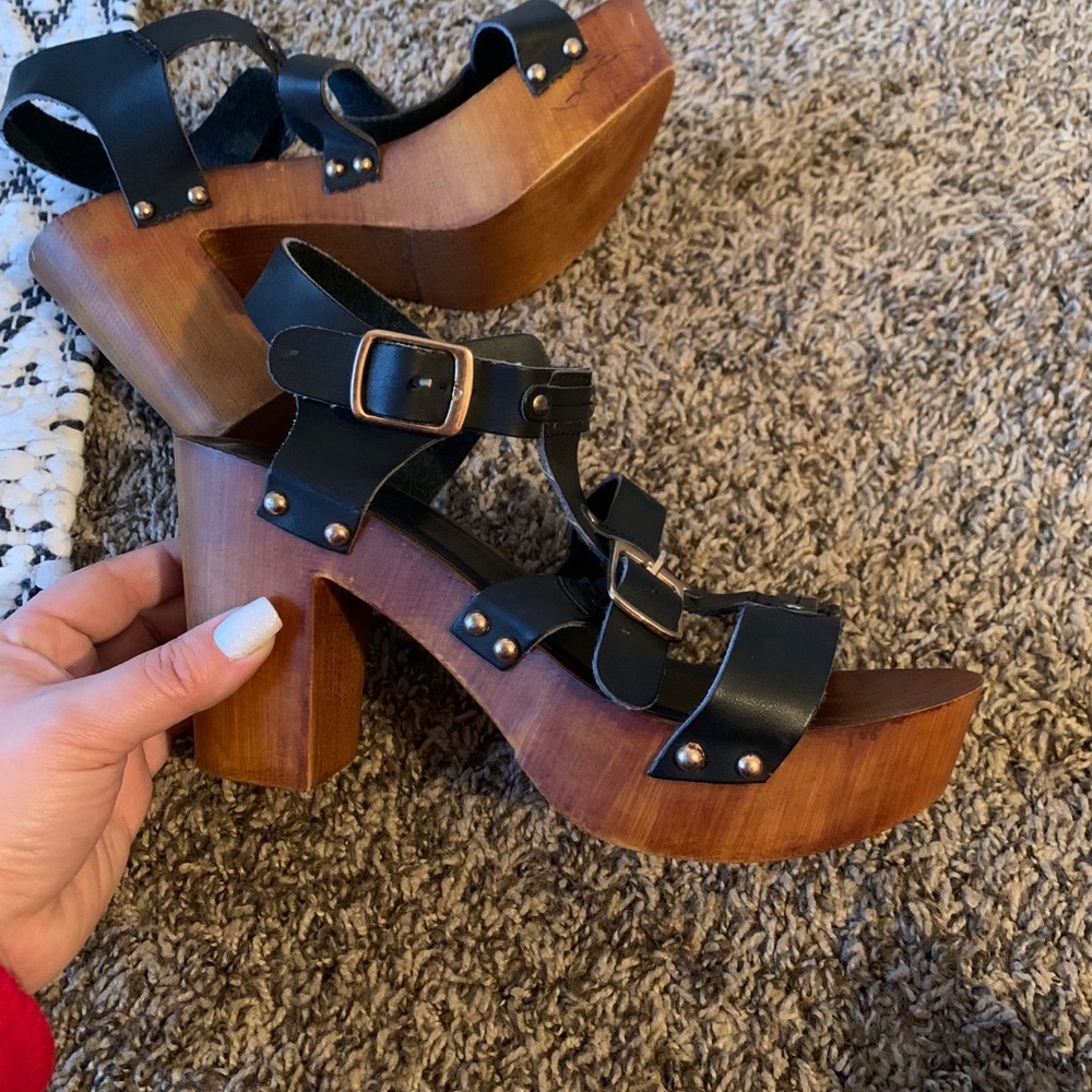 Rouge wooden platform heels size 9
